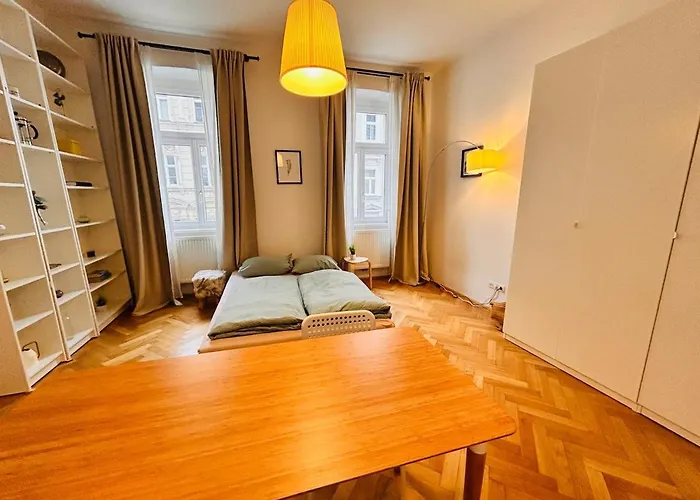 Small & Fine Near Akh Vienna