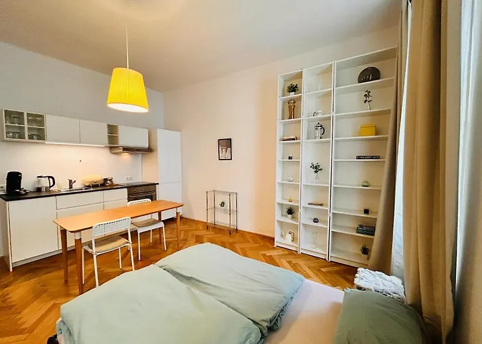 Small & Fine Near Akh Vienna