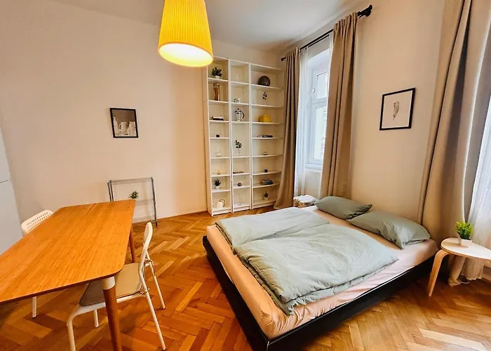Small & Fine Near Akh Apartment Vienna